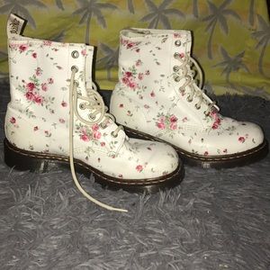 White floral doc marten 8 eye boot